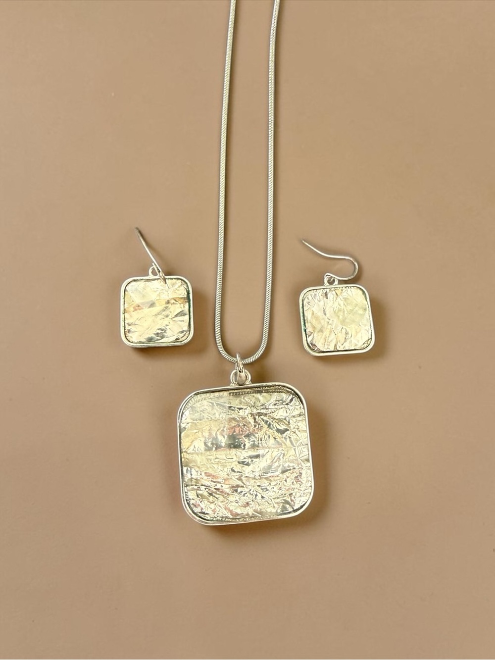 🫶🏻 Foil Crinkle Necklace & Earrings Set